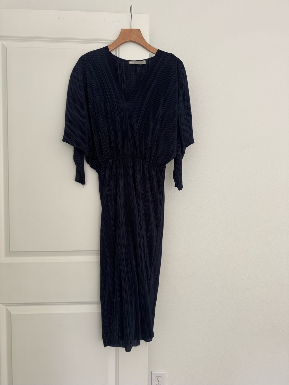 ASOS women’s navy blue ribbed plisse v-neck cinched waist midi dress size 10